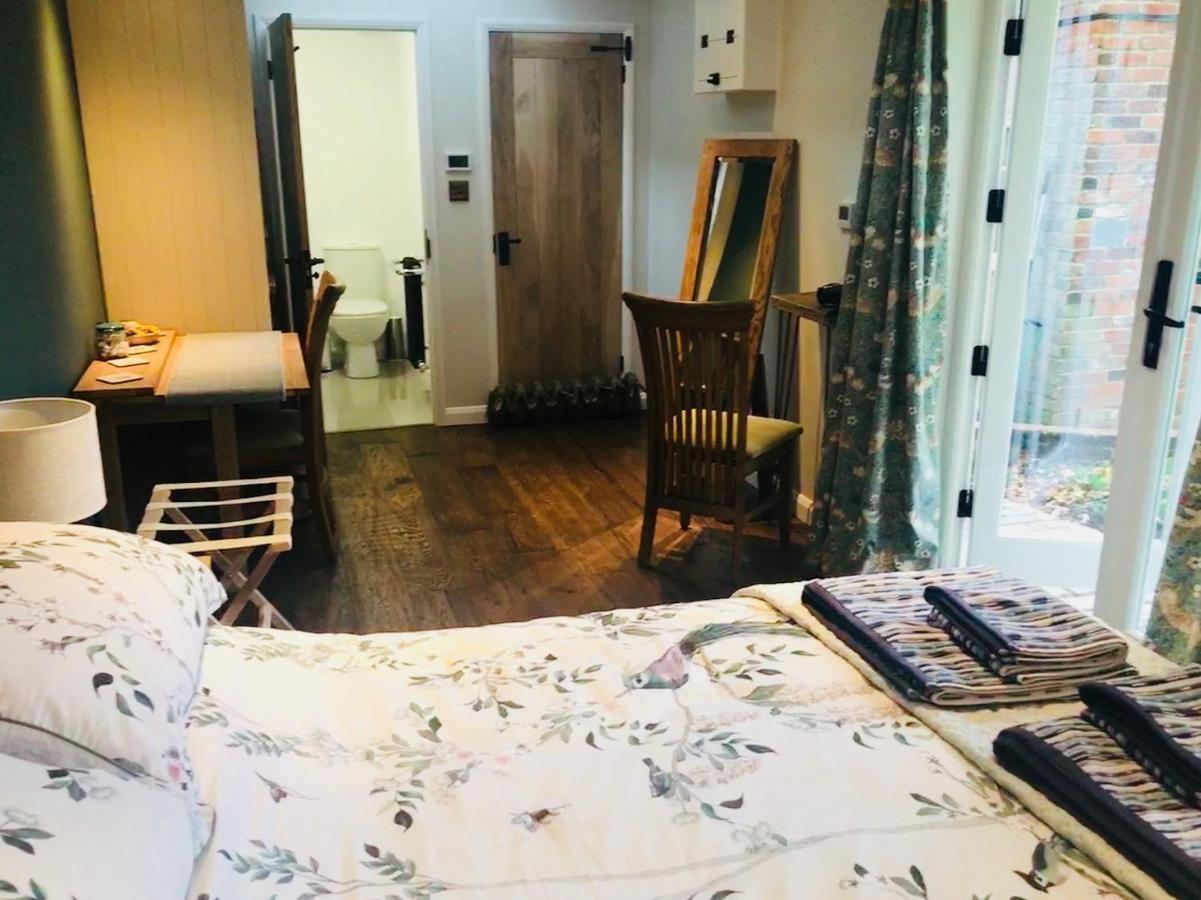 Corner House Luxury Bnb Little Dunmow Экстерьер фото