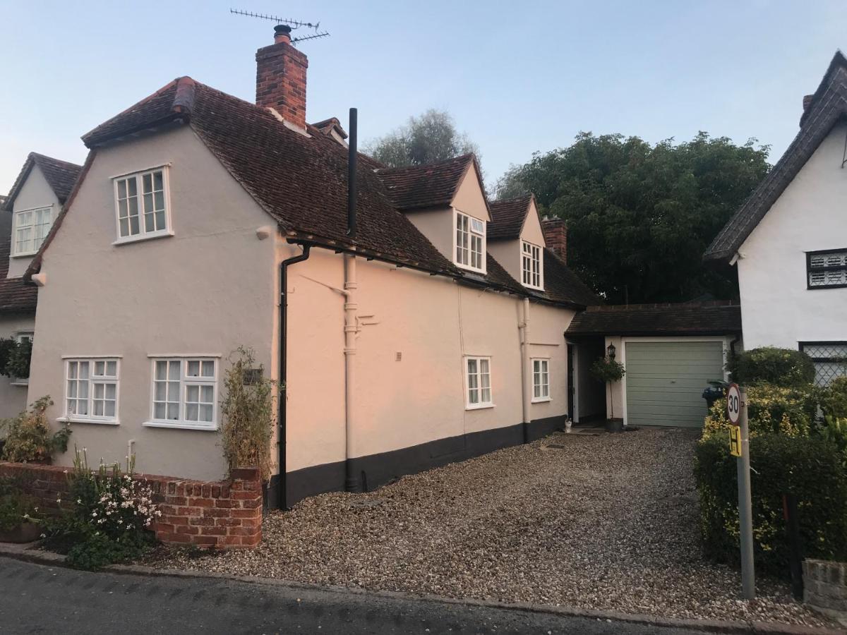 Corner House Luxury Bnb Little Dunmow Экстерьер фото