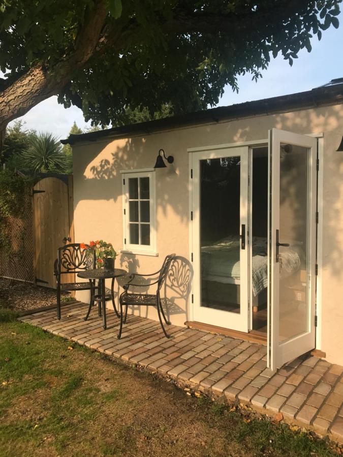 Corner House Luxury Bnb Little Dunmow Экстерьер фото