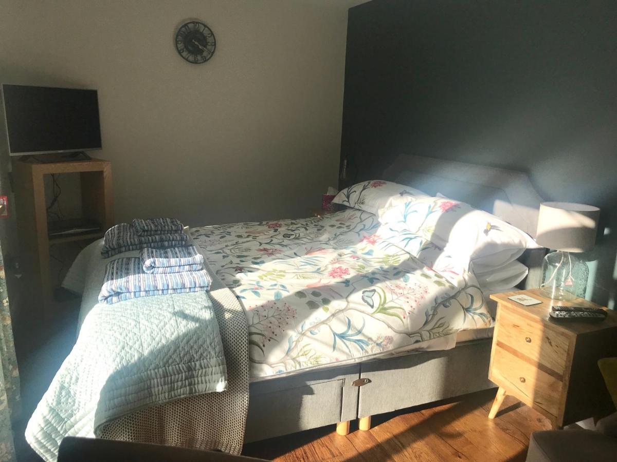 Corner House Luxury Bnb Little Dunmow Экстерьер фото