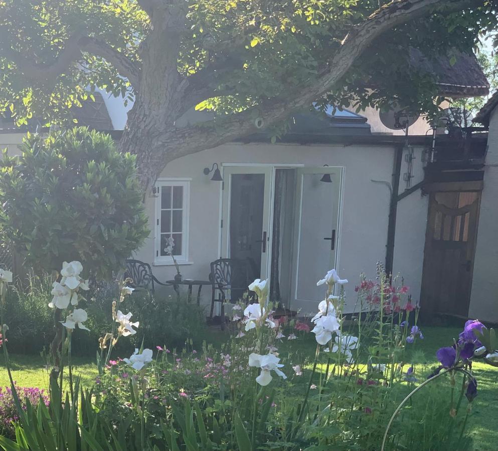 Corner House Luxury Bnb Little Dunmow Экстерьер фото