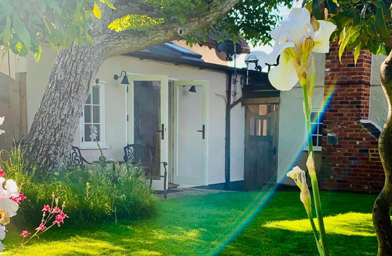 Corner House Luxury Bnb Little Dunmow Экстерьер фото